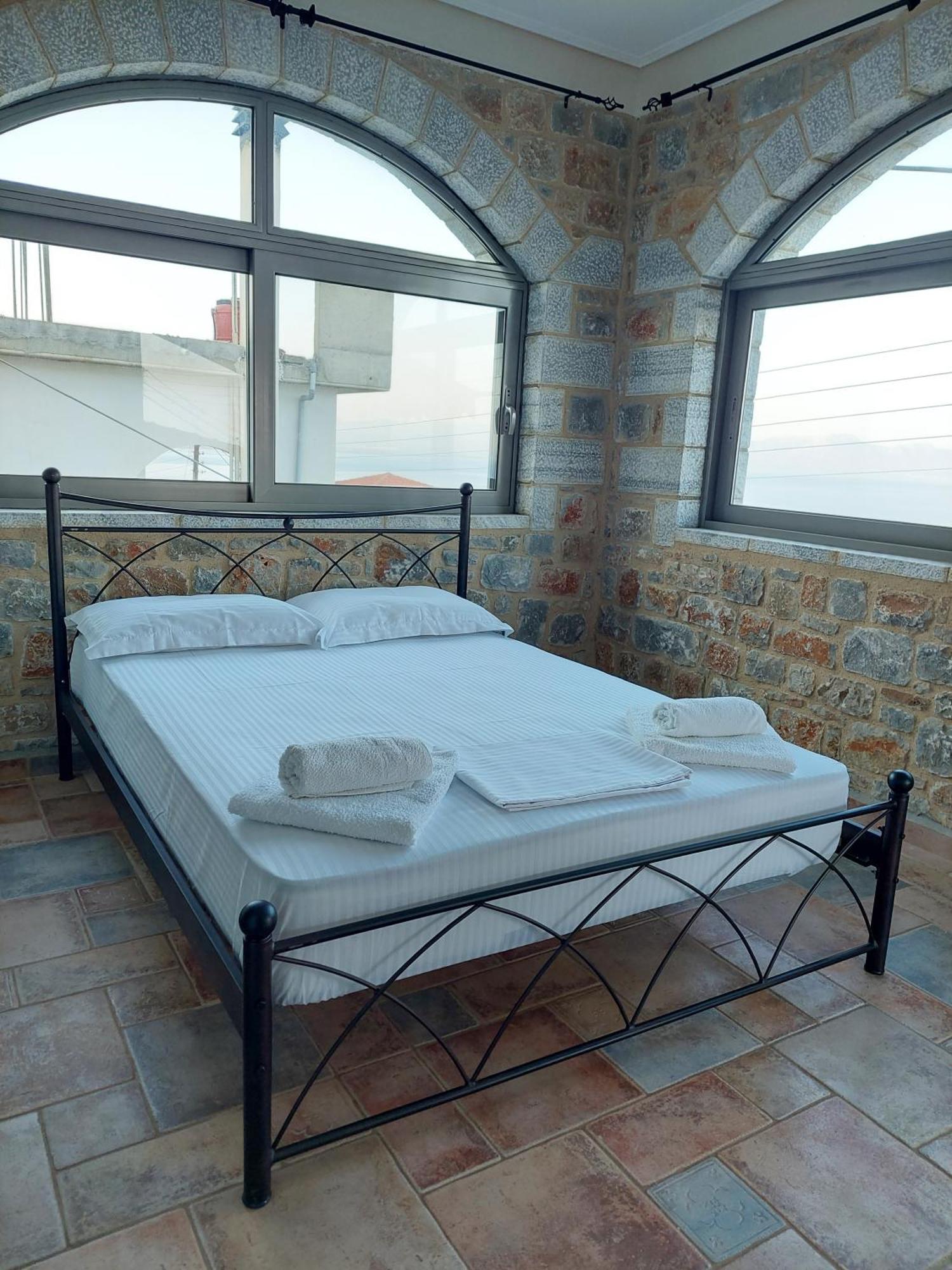 Golden Sunrise - Nikos Home Gythio Exterior foto